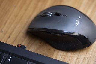 L'incertitude liée aux droits de douane annoncés par les Etats-Unis reste élevée pour Logitech. (archive) KEYSTONE/GAETAN BALLY